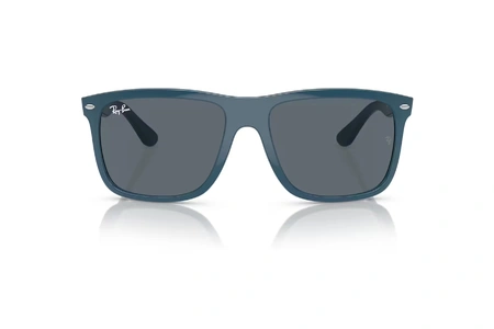 عینک آفتابی ری بن فریم کائوچویی مربعی سرمه ای براق به همراه عدسی سورمه ای - عکس از زاویه روبرو