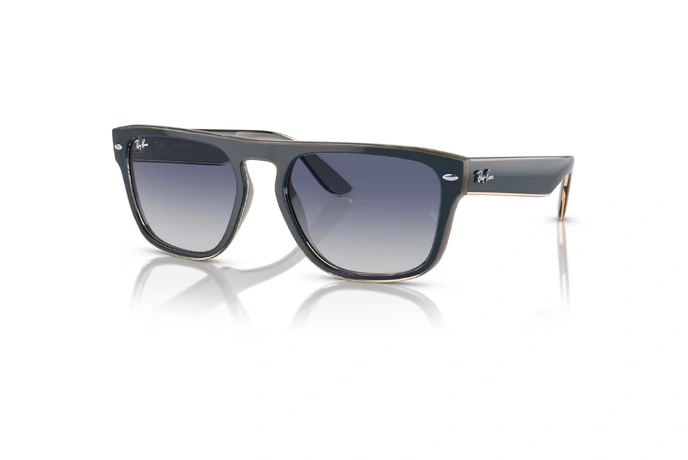 عینک آفتابی مربعی ری بن فریم کائوچویی سرمه ای خاکستری تیره و قهوه ای شیشه ای به همراه عدسی آبی خاکستری - عکس از زاویه سه رخ