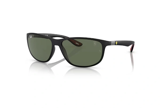 عینک آفتابی فراری ری بن فریم کائوچویی مستطیلی مشکی مات به همراه عدسی سبز - عکس از زاویه سه رخ