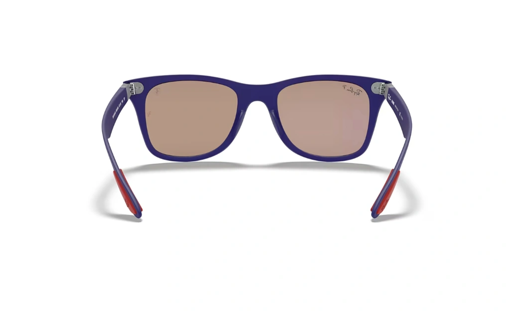 عینک پلاریزه کرومانس ویفیرر فراری ری بن فریم کائوچویی آبی به همراه عدسی آبی کرومانس پلاریزه آبی جیوه ای - عکس از زاویه داخل عینک