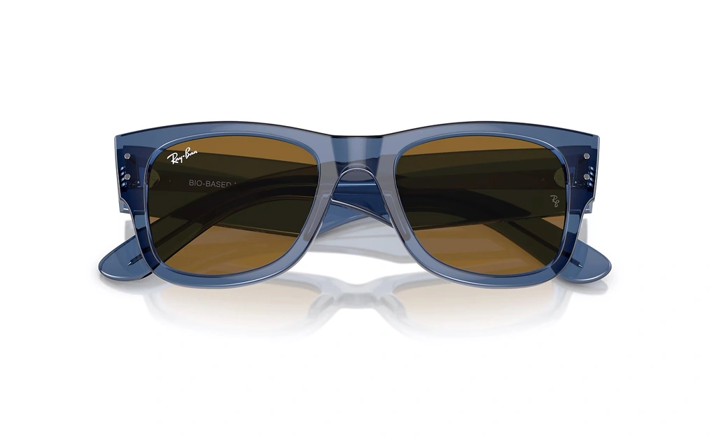 عینک آفتابی مگا ویفرر ری بن فریم کائوچویی آبی شفاف به همراه عدسی قهوه ای - عکس از زاویه بسته عینک