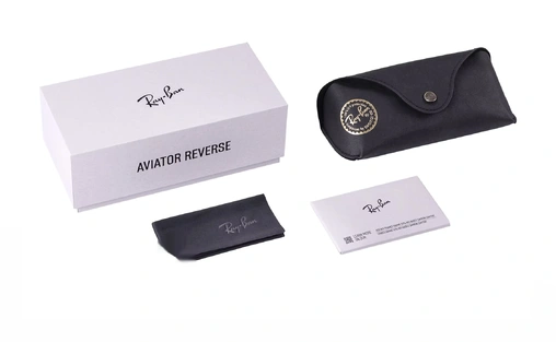 عینک آفتابی ری بن ریورس فریم خلبانی فلزی طلایی براق به همراه عدسی سبز - عکس از کیف و جلد