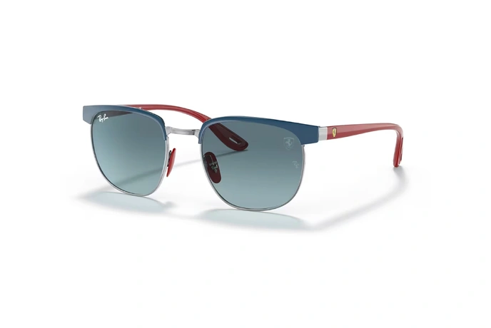 عینک آفتابی ری بن مدل فراری فریم فلزی سورمه ای براق با دسته های قرمز و عدسی آبی طیف دار - عکس از زاویه سه رخ 