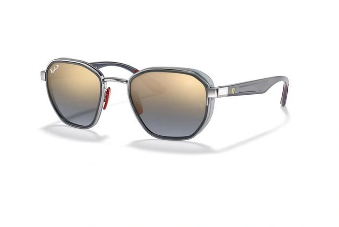 عینک آفتابی ری بن فریم فلزی_کائوچویی چندضلعی و به رنگ سورمه ای مشکی - عدسی آبی کرومانس- عکس از زاویه سه رخ