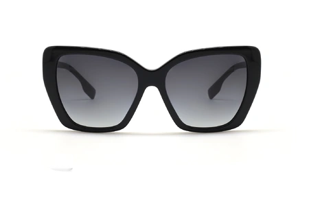 عینک آفتابی زنانه بربری فریم کائوچویی پروانه ای مشکی و عدسی دودی طیف دار - عکس از زاویه روبرو