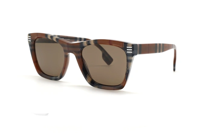 عینک آفتابی زنانه بربری فریم کائوچویی گربه ای قهوه ای طرح بربری و عدسی قهوه ای - عکس از زاویه سه رخ