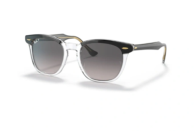 عینک آفتابی ری بن فریم کائوچویی مربعی به رنگ مشکی و سفید شیشه ای و عدسی خاکستری - عکس از زاویه سه رخ