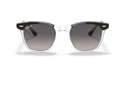 عینک آفتابی ری بن فریم کائوچویی مربعی به رنگ مشکی و سفید شیشه ای و عدسی خاکستری - عکس از زاویه روبرو