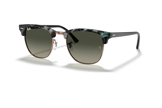 عینک آفتابی ری بن فریم کائوچویی فلزی کلاب مستر به رنگ سبز و طوسی هاوانا و فلز رنگ برنز و عدسی دودی - عکس از زاویه سه رخ