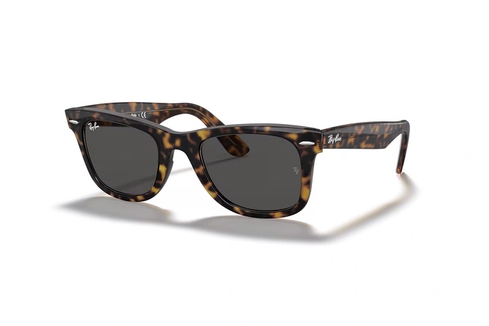 عینک آفتابی ویفرر ری بن فریم کائوچویی قهوه ای هاوانا و عدسی دودی - عکس از زاویه سه رخ