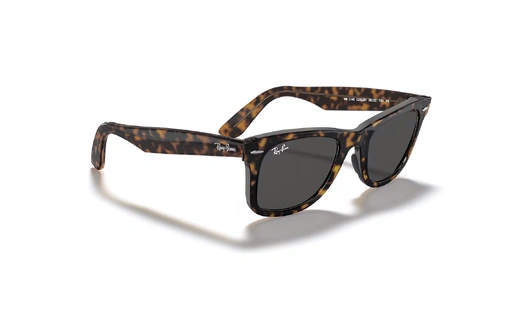 عینک آفتابی ویفرر ری بن فریم کائوچویی قهوه ای هاوانا و عدسی دودی - عکس از زاویه سه رخ