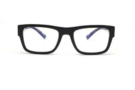 عینک آفتابی پرادا فریم کائوچویی مستطیلی مشکی دسته های پهن مشکی با خطوط سفید طرح دار یا عدسی بی رنگ UV400 و فیلتر نور آبی- عکس از زاویه روبرو