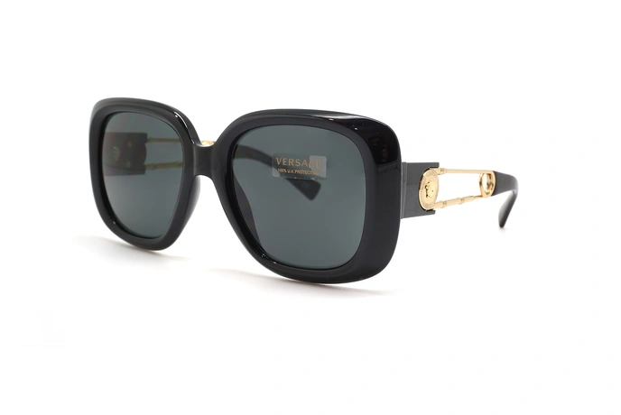 عینک آفتابی ورساچه فریم کائوچویی پروانه ای مربعی مشکی عدسی دودی - عکس از زاویه سه رخ