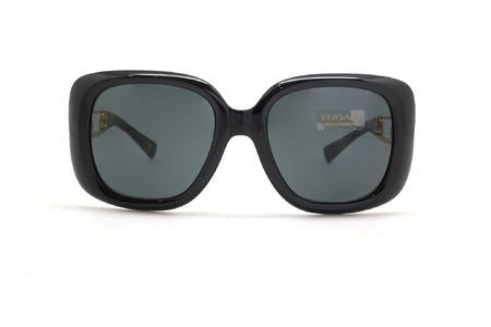 عینک آفتابی ورساچه فریم کائوچویی پروانه ای مربعی مشکی عدسی دودی - عکس از زاویه روبرو