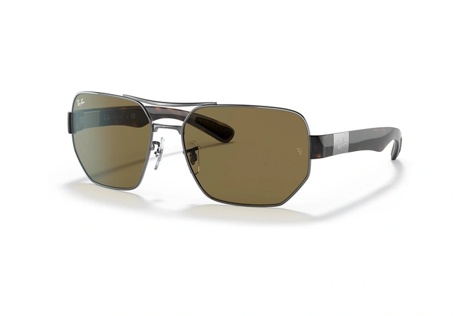 عینک آفتابی فلزی چند ضلعی ری بن -  رنگ فریم مشکی با دسته های قهوه ای هاوانا و عدسی قهوه ای - عکس از زاویه سه رخ