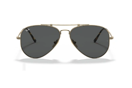 عینک آفتابی ری بن مدل خلبانی فریم تیتانیوم روکش طلای آنتیک عدسی دودی - عکس از زاویه روبرو
