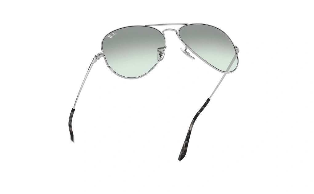 عینک آفتابی ری بن طرح خلبانی - بدنه نقره - شیشه فتوکرومیک - زاویه تمام رخ