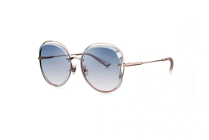 عینک آفتابی بولون - BOLON BL7052- عکاسی وحدت - رنگ رزگلد و عدسی آبی طیف دار - عکس زاویه سه رخ