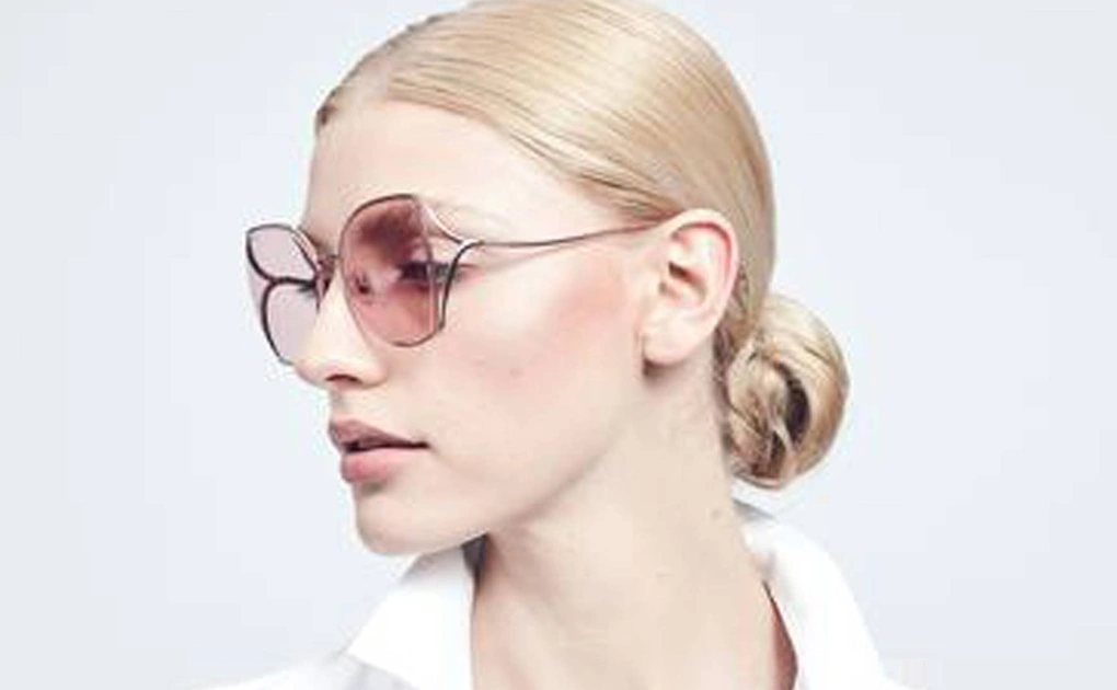 عینک آفتابی بولون - BOLON BL7082- رنگ طلایی و دودی طیف دار - عکاسی وحدت - عکس از زاویه سه رخ