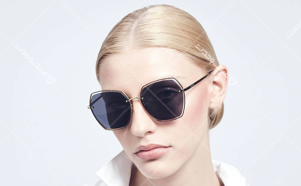 عینک آفتابی بولون - BOLON BL7085 - رنگ طلایی و عدسی بنفش طیف دار - عکاسی وحدت- عکس زاویه سه رخ