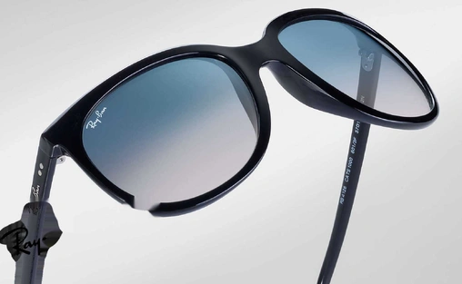 عینک آفتابی ریبن اصل - مدل گربه های 1000 - بدنه مشکی - عدسی آبی طیف دار - زاویه نزدیک