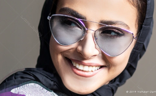 عینک آفتابی مثلثی بدنه نقره ای