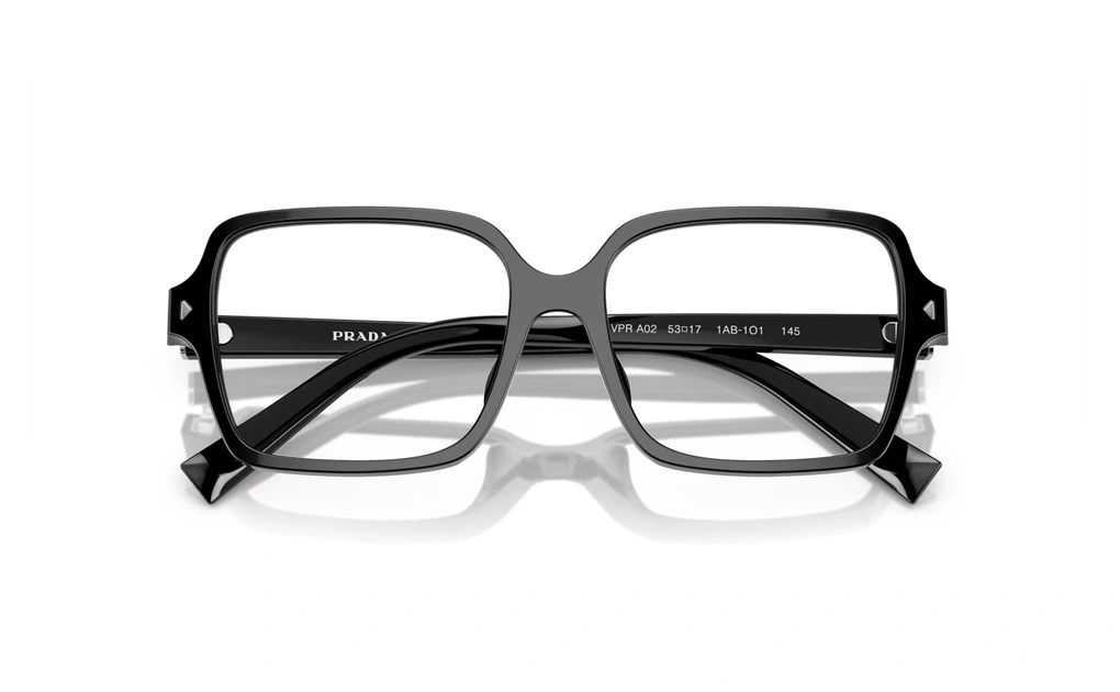 عینک طبی پرادا فریم کائوچویی مربعی باریک به رنگ مشکی براق - عکس از زاویه بسته عینک