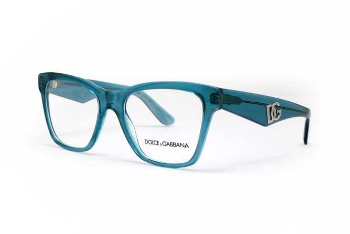 عینک طبی دولچه و گابانا فریم کائوچویی گربه ای بزرگ رنگ آبی لاجوردی شفافا - عکس از زاویه سه رخ