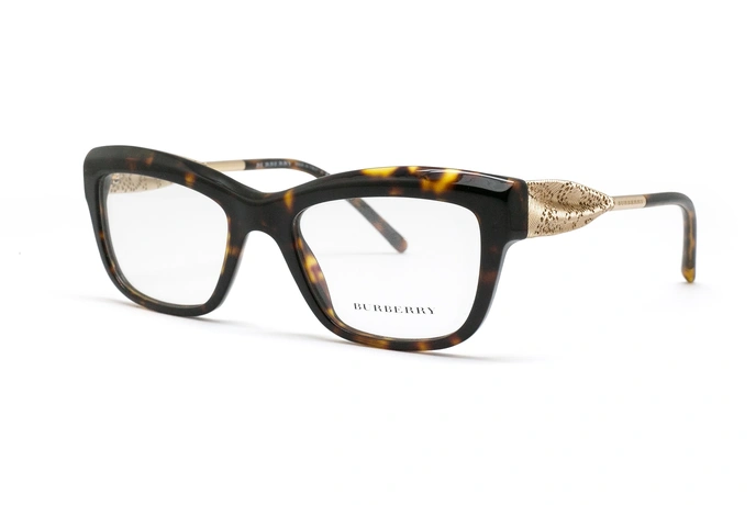 عینک طبی زنانه بربری فریم کائوچویی گربه ای قهوه ای هاوانا به همراه دسته طلایی کار شده - عکس از زاویه سه رخ