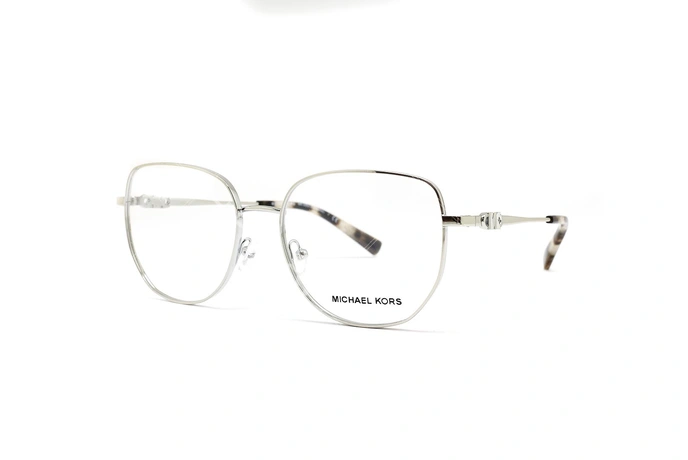 عینک طبی زنانه پروانه ای رنگ نقره ای فلزی مایکل کورس - عکاسی وحدت - زاویه سه رخ