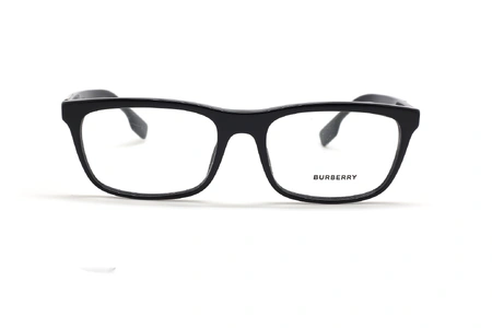 عینک طبی کائوچویی بربری فریم مستطیلی مشکی رنگ با لوگوی بربری - عکس از زاویه روبرو