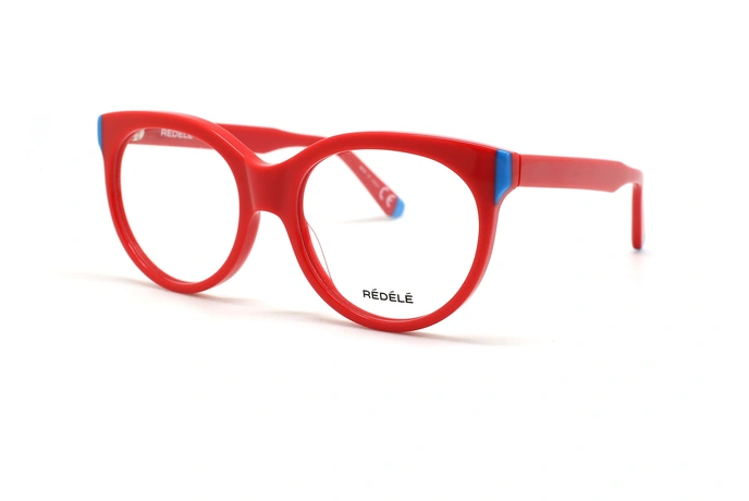 عینک طبی REDELE فریم کائوچویی بیضی ضخیم به رنگ قرمز و گوشه های حدقه و انتهای دسته ها آبی - عکس از زاویه سه رخ