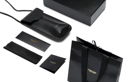 عینک آفتابی تام فورد از سری آیکون Tomford Icon Collection - پکیجینگ