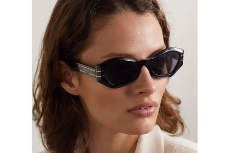 عینک آفتابی دیور کائوچویی مشکی رنگ مدل سیگنچر - رو صورت مدل