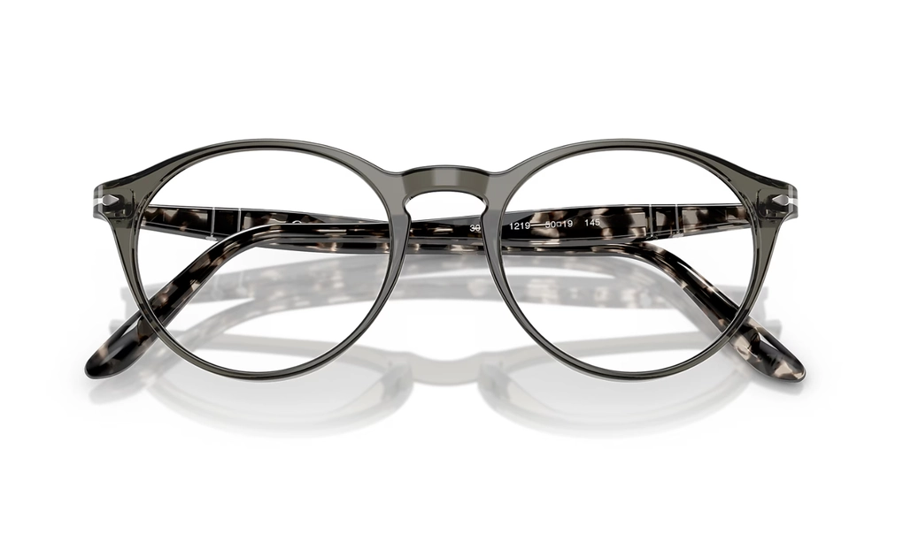عینک طبی کائوچویی گرد پرسول مدل PO3092V فریم کائوچویی خاکستری-عکس از زاویه بسته عینک